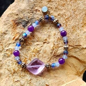 Handmade Czech Glass Beaded Stretch Bracelet – Lavender & Silver Accents